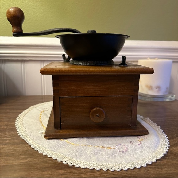 Vintage Coffee Grinder W. H. Co. Cast Iron Wood Dovetail With Pull Out Drawer - Picture 4 of 12